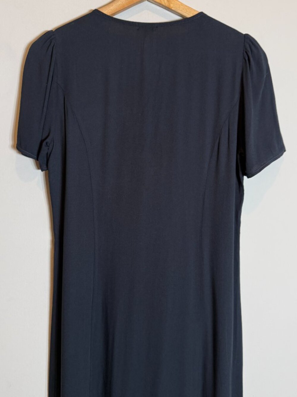Monrow Revolve Crepe Button-Down Midi Dress Women's Small Black V-Neck Flowy NWT - Picture 12 of 13